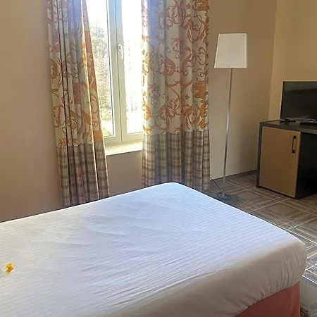 Castel De Pont-a-lesse 3* دينانت