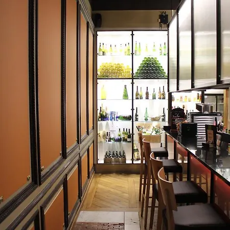 卡斯特德蓬莱斯酒店 3* 迪南