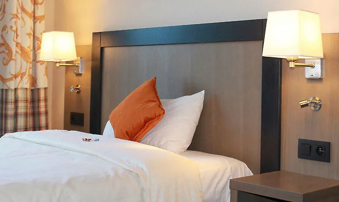 Castel De Pont-a-lesse Dinant